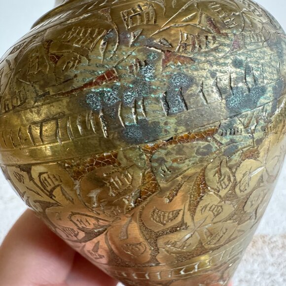 Vintage Brass Vase with Decorative Detailing - Made in India - Picture 4 of 8